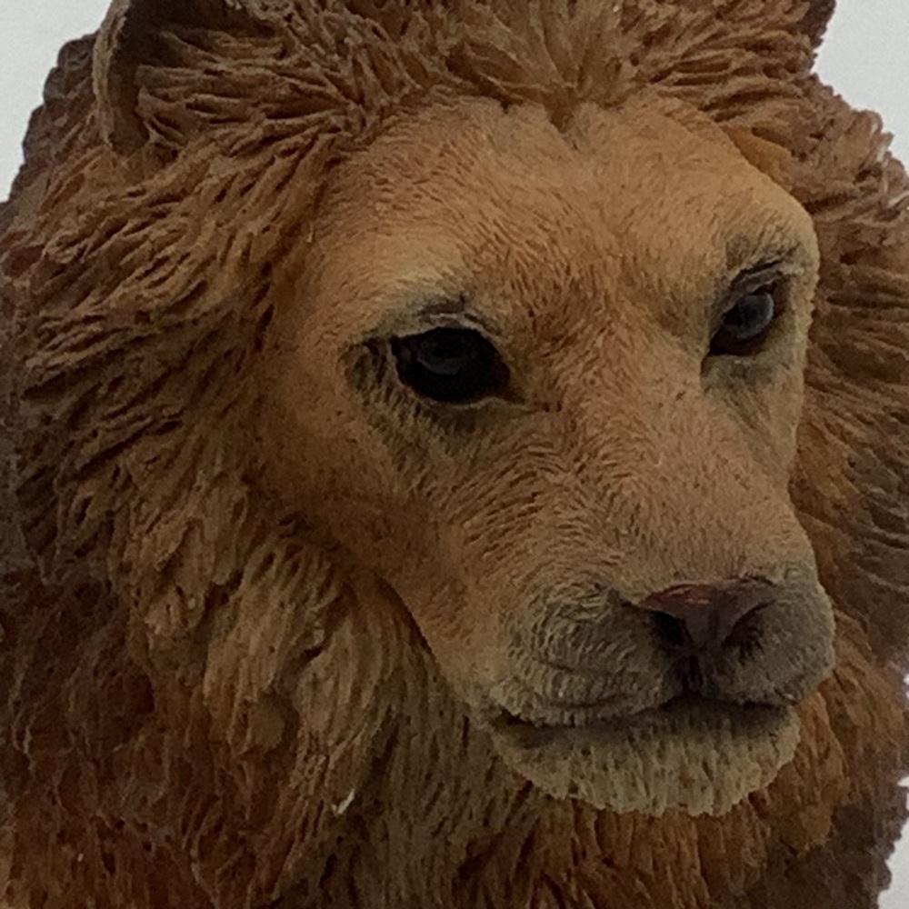 Lion Figurine - Picture 10 of 11